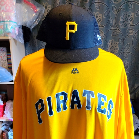 MLB Pirates hat and shirt - Picture 1 of 6